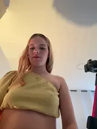 NicoleCut — Stripchat recorded stream image, 18.03.2025 12:00