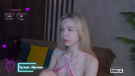 Holl1Would — Stripchat recorded stream screenshot (19 Mar 2025)