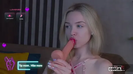 Holl1Would — Stripchat recorded stream screenshot (19 Mar 2025)