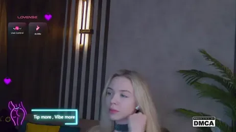 Holl1Would — Stripchat recorded stream screenshot (19 Mar 2025)