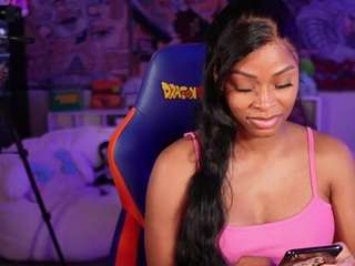 lovenzia — Camsoda recorded stream image, 20.03.2025 03:00
