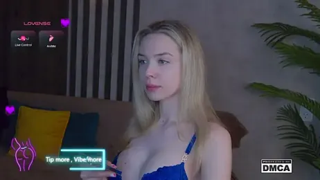 Holl1Would — Stripchat recorded stream screenshot (22 Mar 2025)