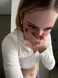 NicoleCut — Stripchat recorded stream image, 22.03.2025 12:00