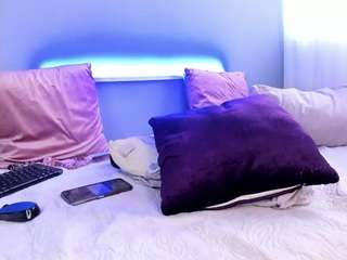 mollyybloom — Camsoda recorded stream image, 22.03.2025 18:50
