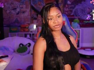 lovenzia — Camsoda recorded stream image, 23.03.2025 01:40