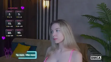 Holl1Would — Stripchat recorded stream screenshot (04 Feb 2025)