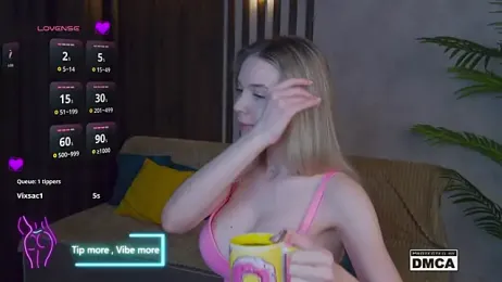 Holl1Would — Stripchat recorded stream screenshot (04 Feb 2025)