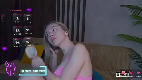 Holl1Would — Stripchat recorded stream screenshot (04 Feb 2025)