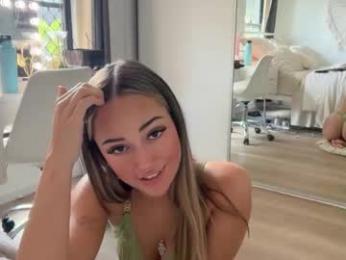 luvlivvyy — Chaturbate recorded stream image, 31.03.2025 03:20