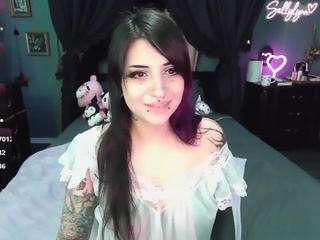 sallylynn — Camsoda recorded stream screenshot (01 Apr 2025)