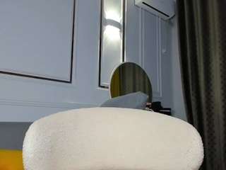 moonlovee — Camsoda recorded stream image, 04.04.2025 06:40