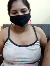 IND_COUPLE1 — Stripchat recorded stream image, 04.04.2025 18:30