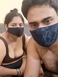 IND_COUPLE1 — Stripchat recorded stream image, 04.04.2025 18:30