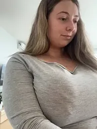 curvyflawless — Stripchat recorded stream screenshot (07 Apr 2025)