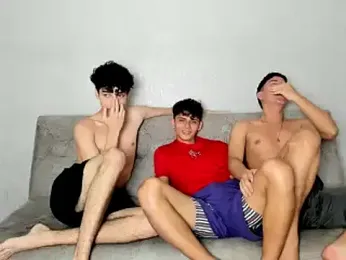 pelusos_mens — Stripchat recorded stream screenshot (08 Apr 2025)