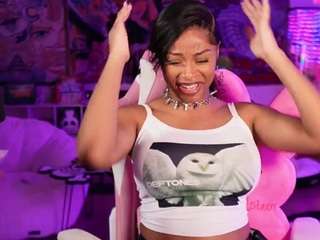 lovenzia — Camsoda recorded stream image, 09.04.2025 02:50