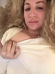 miamellycious — Stripchat recorded stream image, 09.04.2025 03:30