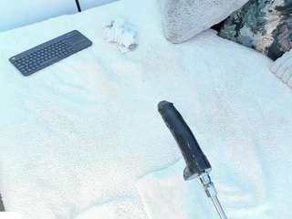 angie-roses — Camsoda recorded stream image, 09.04.2025 01:20