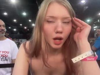 eve003300 — Chaturbate recorded stream image, 11.04.2025 22:10