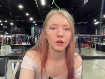 eve003300 — Chaturbate recorded stream image, 13.04.2025 18:40