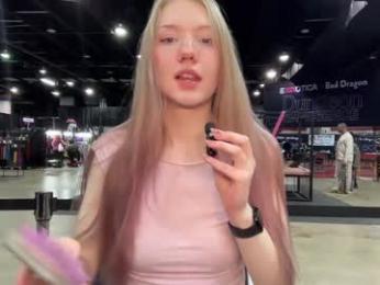 eve003300 — Chaturbate recorded stream image, 13.04.2025 18:40