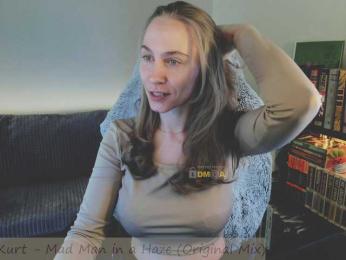 Adamova_Eva — Bongacams recorded stream image, 13.04.2025 19:20