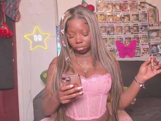 karliekayozz — Camsoda recorded stream image, 14.04.2025 01:10