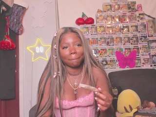 karliekayozz — Camsoda recorded stream image, 14.04.2025 01:10