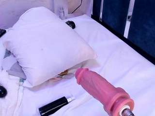 veronicaryan — Camsoda recorded stream image, 14.04.2025 12:00