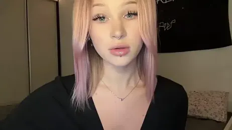 ur_molly — Stripchat recorded stream image, 15.04.2025 16:10