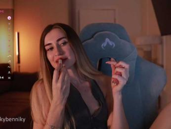 Coconutkitty — Bongacams recorded stream screenshot (15 Apr 2025)