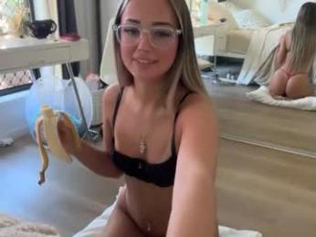 luvlivvyy — Chaturbate recorded stream image, 18.04.2025 00:50