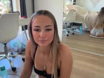 luvlivvyy — Chaturbate recorded stream image, 18.04.2025 00:50