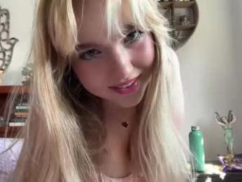 kittengirlxo — Chaturbate recorded stream image, 18.04.2025 03:00