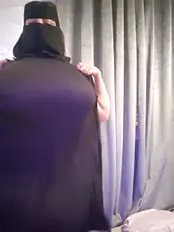 _arabica_ — Stripchat recorded stream image, 18.04.2025 07:00