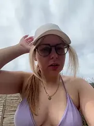 Livewithlucy — Stripchat recorded stream screenshot (18 Apr 2025)