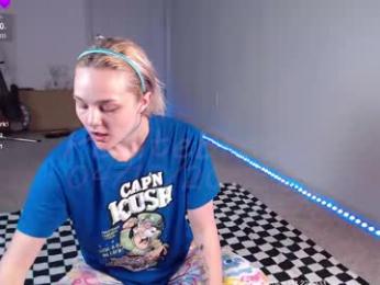 petitebrat — Chaturbate recorded stream screenshot (18 Apr 2025)