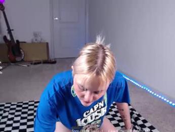 petitebrat — Chaturbate recorded stream screenshot (18 Apr 2025)