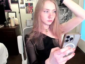 eve003300 — Chaturbate recorded stream image, 21.04.2025 22:10