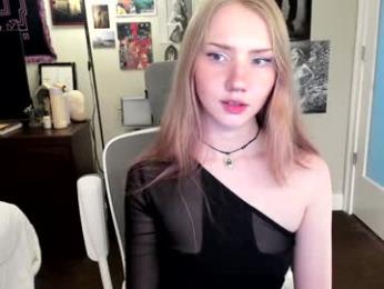 eve003300 — Chaturbate recorded stream image, 21.04.2025 22:10