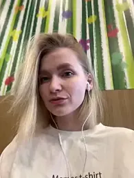 Adelovenick — Stripchat recorded stream image, 23.04.2025 13:00