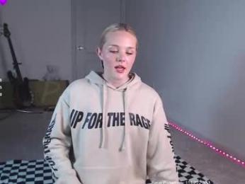 petitebrat — Chaturbate recorded stream screenshot (23 Apr 2025)