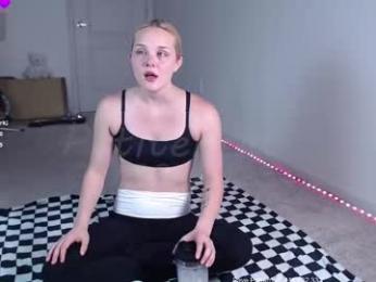 petitebrat — Chaturbate recorded stream screenshot (23 Apr 2025)