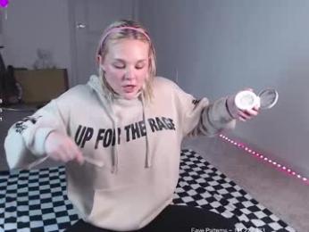 petitebrat — Chaturbate recorded stream screenshot (23 Apr 2025)