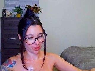 tighttinymilf — Camsoda recorded stream screenshot (24 Apr 2025)