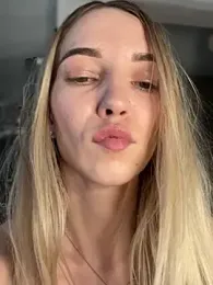 Adelina0001 — Stripchat recorded stream image, 24.04.2025 02:40