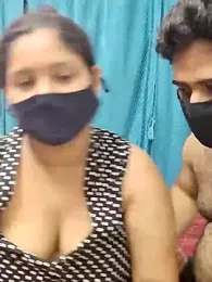 IND_COUPLE1 — Stripchat recorded stream image, 25.04.2025 13:20