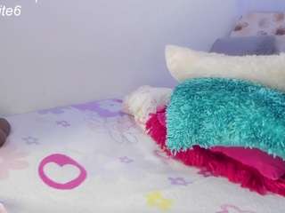 ninapetite — Camsoda recorded stream image, 26.04.2025 22:20