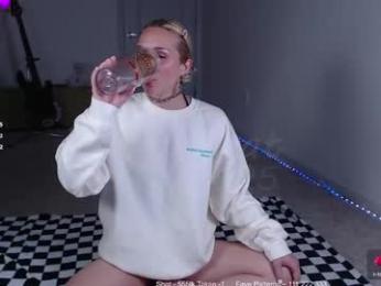 petitebrat — Chaturbate recorded stream screenshot (27 Apr 2025)