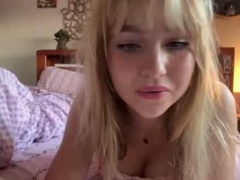 kittengirlxo — Chaturbate recorded stream image, 28.04.2025 03:20